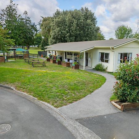 Mawley Holiday Park Masterton Exterior photo