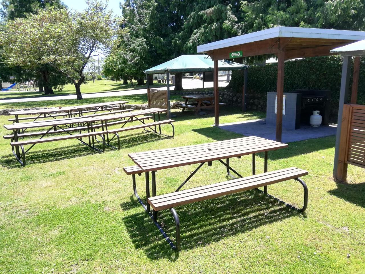 Mawley Holiday Park Hotel Masterton Exterior photo