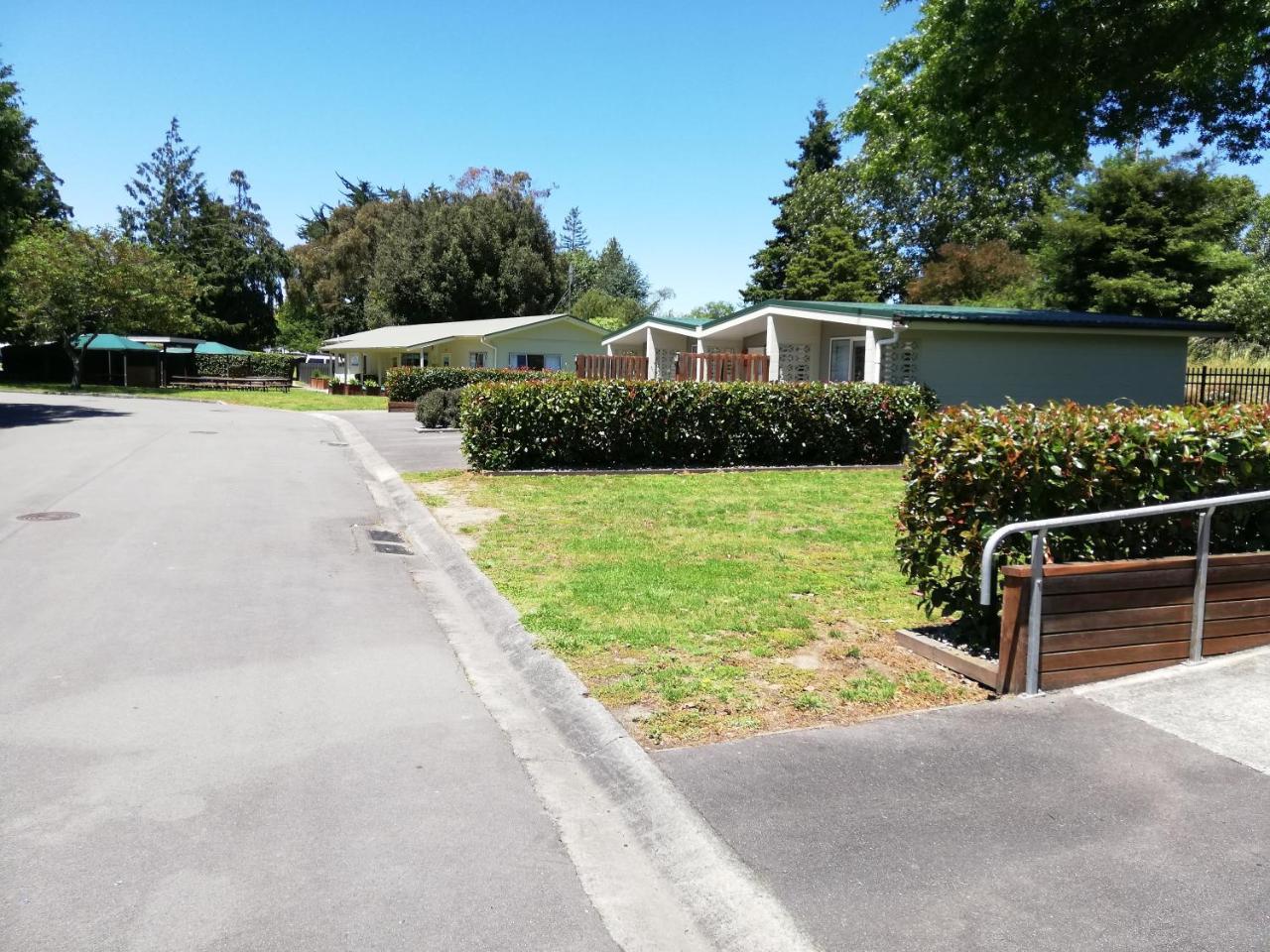 Mawley Holiday Park Hotel Masterton Exterior photo