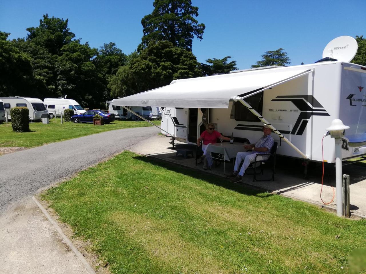 Mawley Holiday Park Hotel Masterton Exterior photo