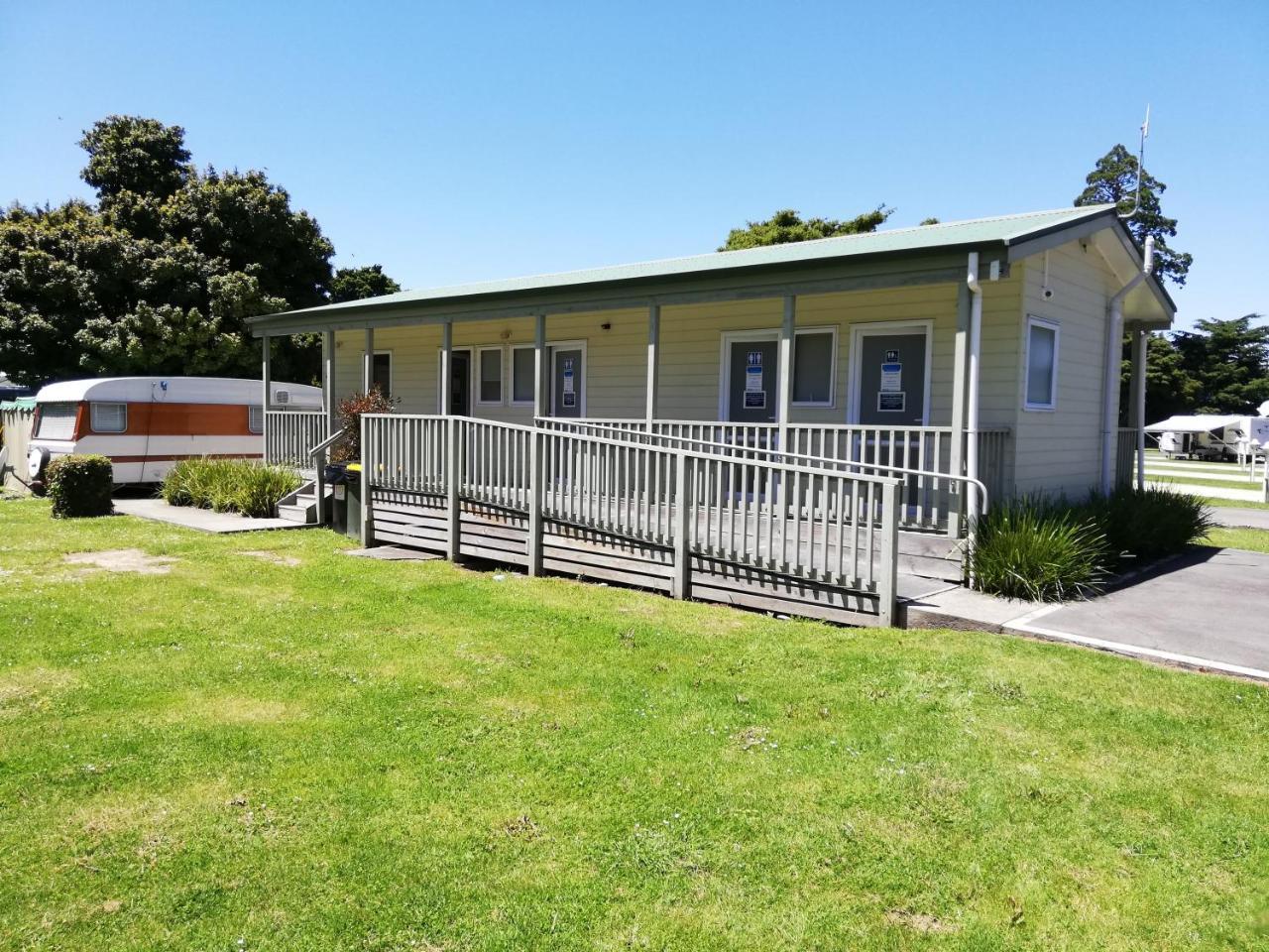 Mawley Holiday Park Hotel Masterton Exterior photo