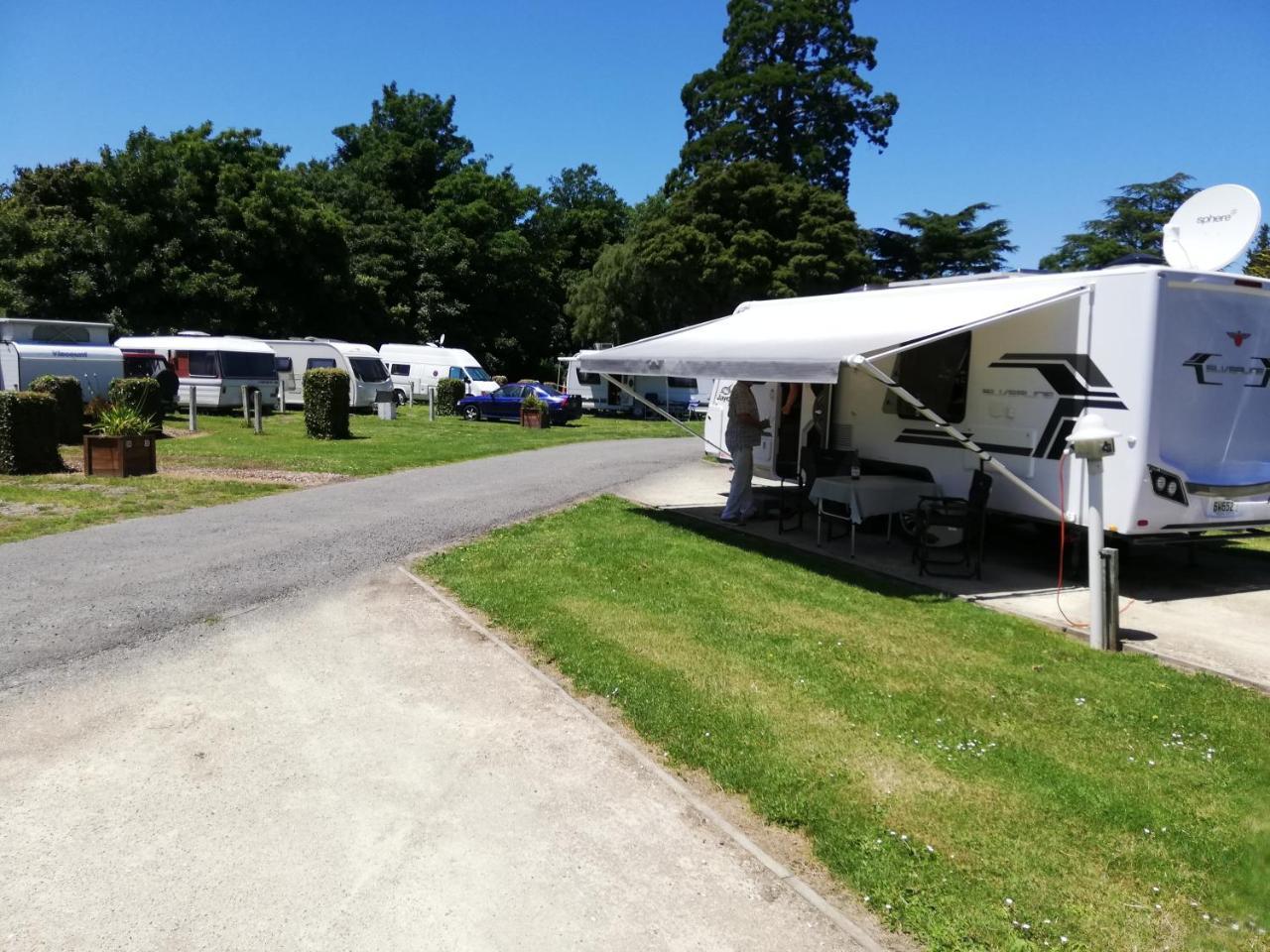 Mawley Holiday Park Hotel Masterton Exterior photo